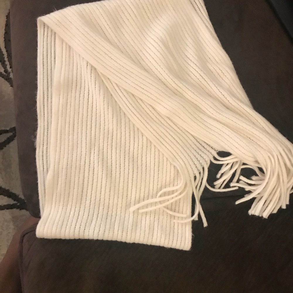 Gloves hat scarf set